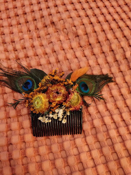 Lovely Flower and Feather Hair Comb